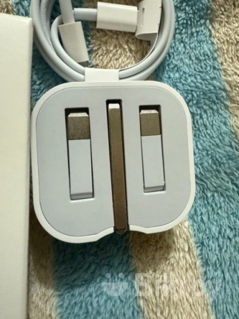 original-iphone-charger-20w-big-1