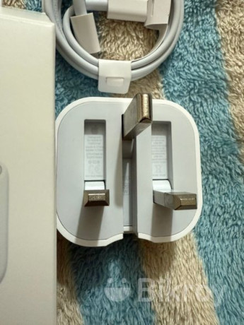 original-iphone-charger-20w-big-2