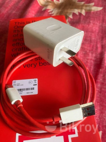 oneplus-7t-original-charger-big-1