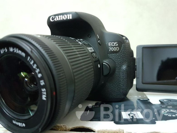 canon-700d-with-stm-lens-boxed-big-3