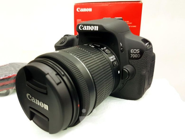 canon-700d-with-stm-lens-boxed-big-4