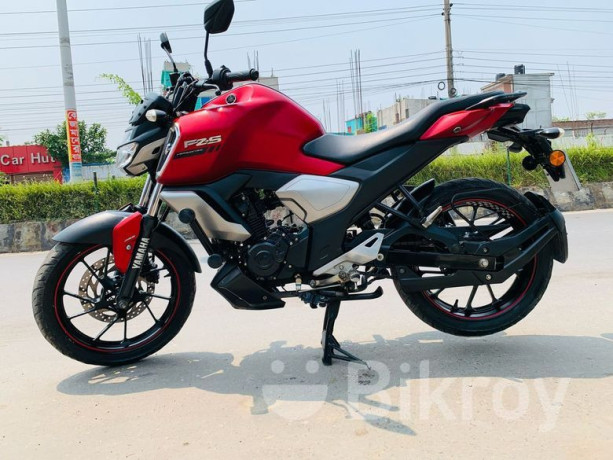 yamaha-fzs-v3-deluxe-2024-big-2