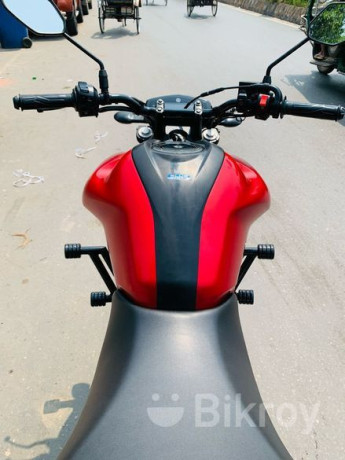 yamaha-fzs-v3-deluxe-2024-big-3