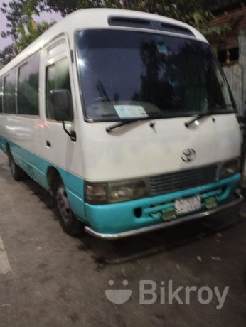 toyota-coaster-tourist-bus-2010-big-2