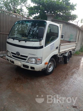 toyota-truck-sell-2014-big-0